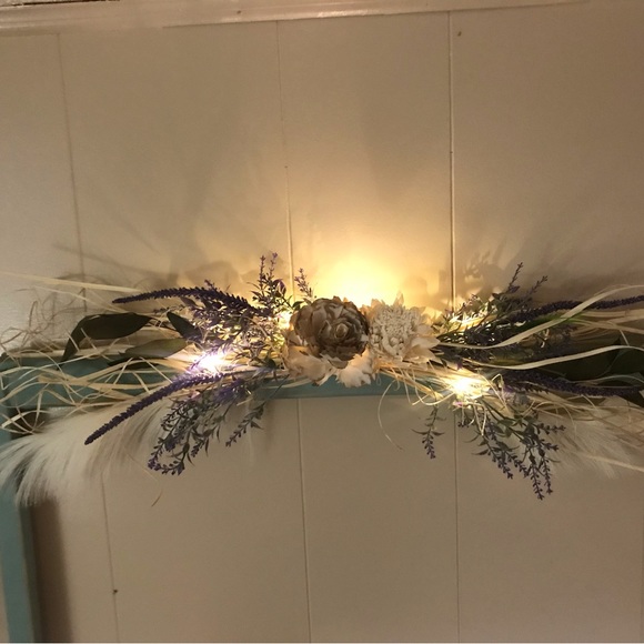 Refurbished Vintage Farm Window Frame - Picture 2 of 5